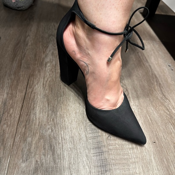 STEVE MADDEN BLACK STRAPY HEELS 👠💃 - Picture 4 of 4